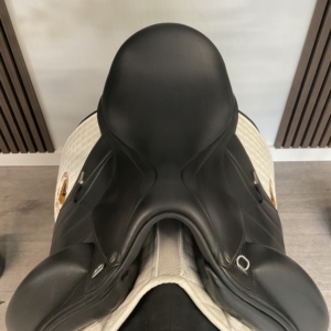 Equipe Viktoria 17.5 inch dressage saddle – product view 3
