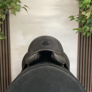 Equipe Viktoria 17.5 inch dressage saddle – product view 5