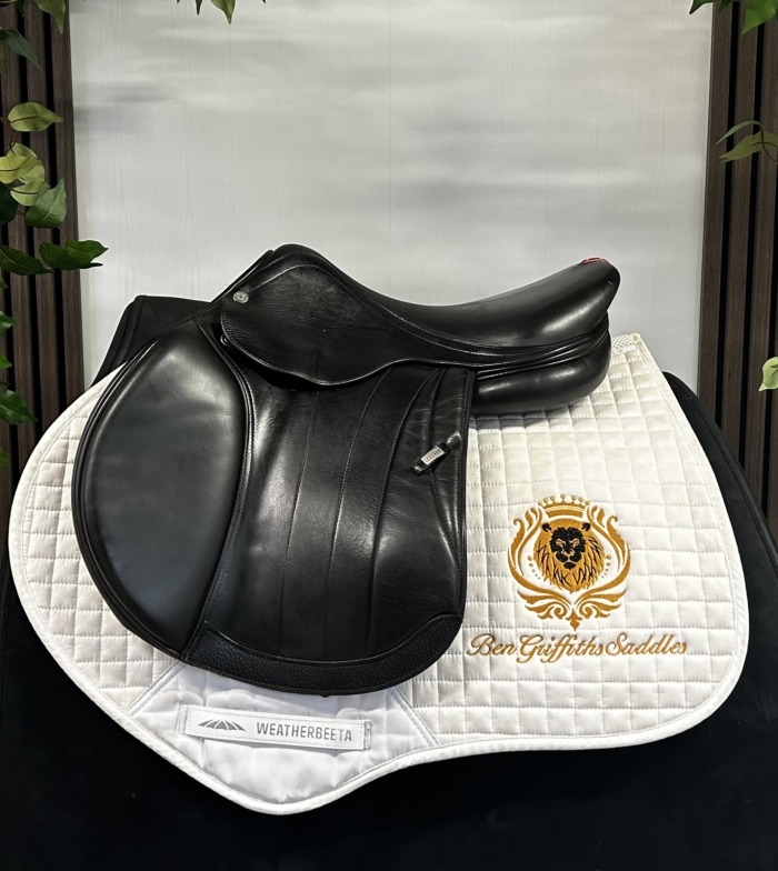 Equipe Special One 16.5 jump saddle