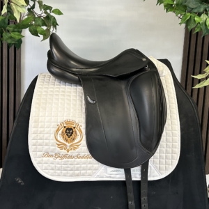 Equipe Emporio 17-inch dressage saddle – product view 2