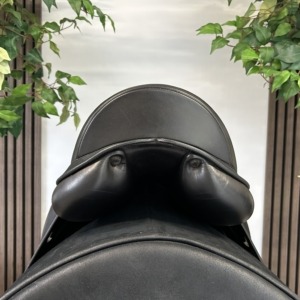 Equipe Emporio 17-inch dressage saddle – product view 5
