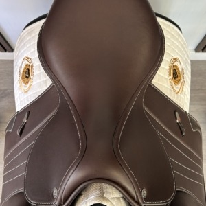 Equipe Ex Demo EKGO 17.5 jump saddle – product view 3