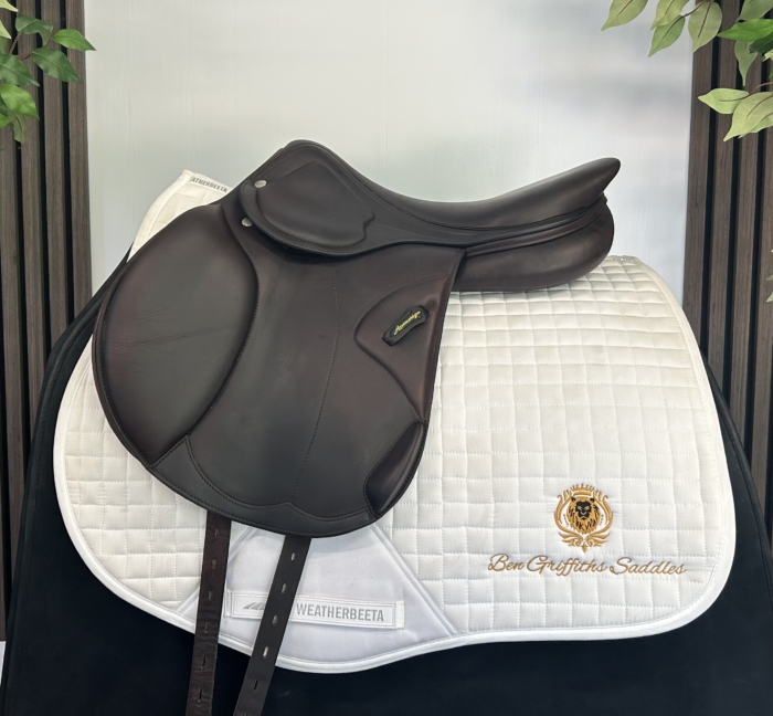 Amerigo CCUSA 17.5 brown jump saddle