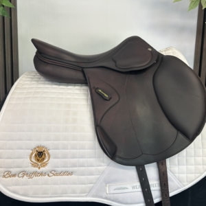 Amerigo CCUSA 17.5 brown jump saddle – product view 2