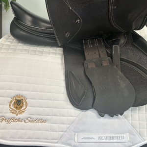 John Whitaker Venice 17.5 black jump saddle – FullSizeRender