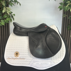 John Whitaker Venice 17.5 black jump saddle – FullSizeRender