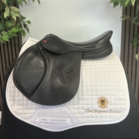 John Whitaker Venice 17.5 black jump saddle – FullSizeRender