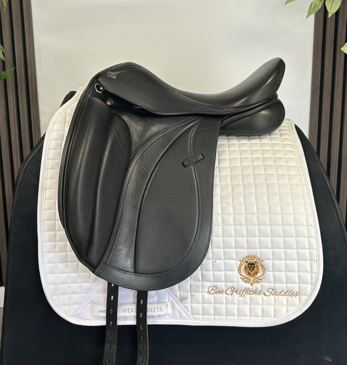 GFS 17.5 inch adjustable dressage saddle