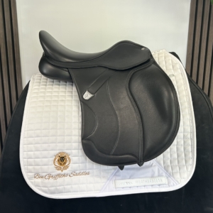 Bates AP+ Wide 16.5 inch black GP saddle – product view 2