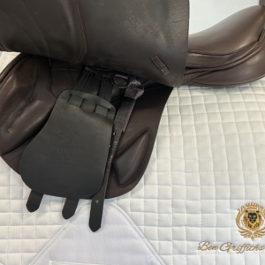 Fairfax MJP adjustable brown jump saddle – product view 6