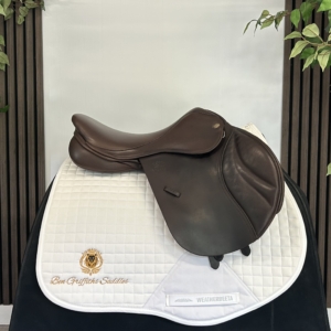 Fairfax MJP adjustable brown jump saddle – product view 2