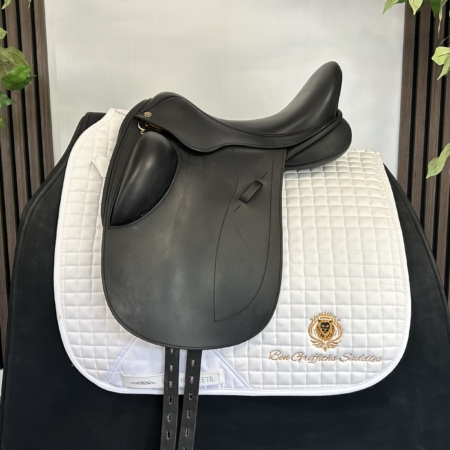 Black Country wide dressage saddle