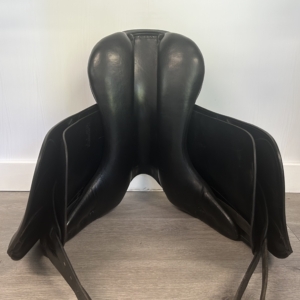 Amerigo DJ 17.5 inch medium dressage saddle – product view 8
