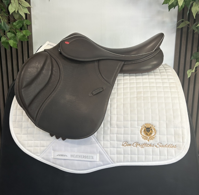 John Whitaker Overton adjustable jump saddle