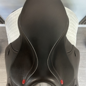 John Whitaker Overton adjustable jump saddle – product view 3
