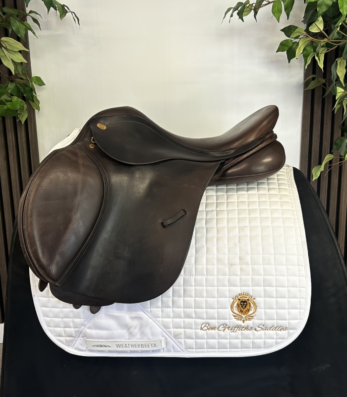 Fairfax 17-inch adjustable GP saddle – FullSizeRender