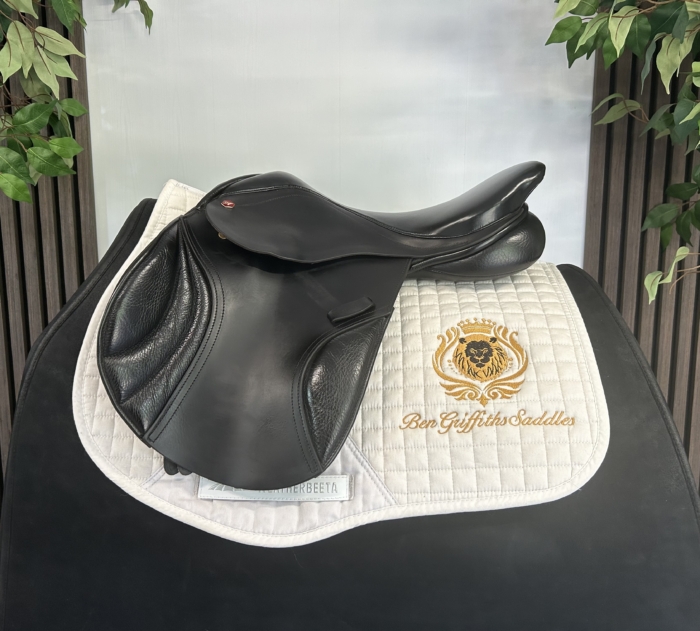 Albion K2 Adjusta jump saddle