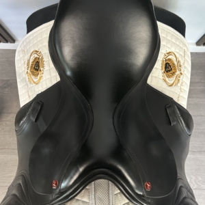 Albion K2 Adjusta jump saddle – product view 3