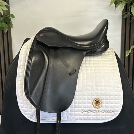 Kent and Masters LDM dressage saddle