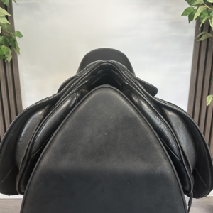 Kent and Masters LDM dressage saddle – product view 6