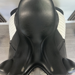 Fairfax Gareth Hughes dressage saddle – product view 3