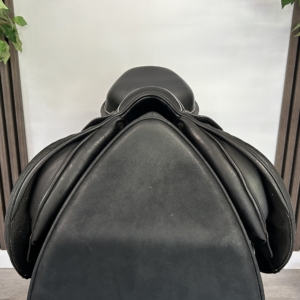 John Whitaker Hunter jump saddle – product view 4