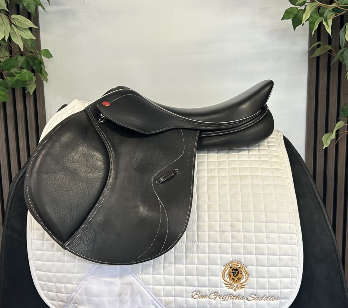 John Whitaker adjustable jump saddle