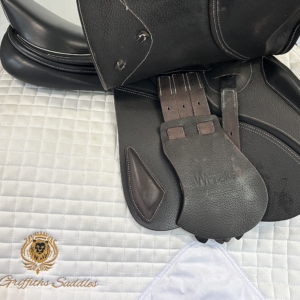 John Whitaker adjustable jump saddle – product view 7